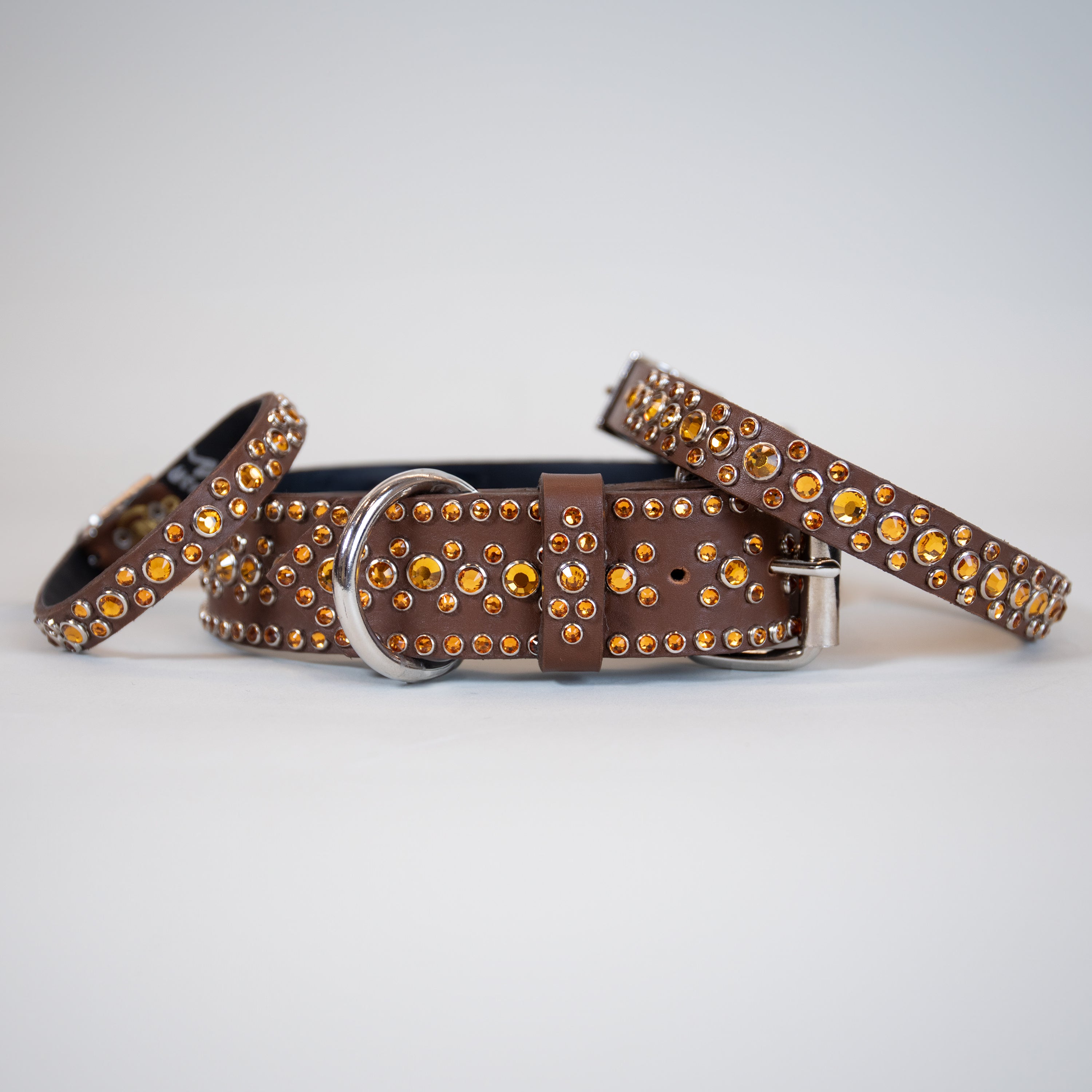 Abu brown leather collar