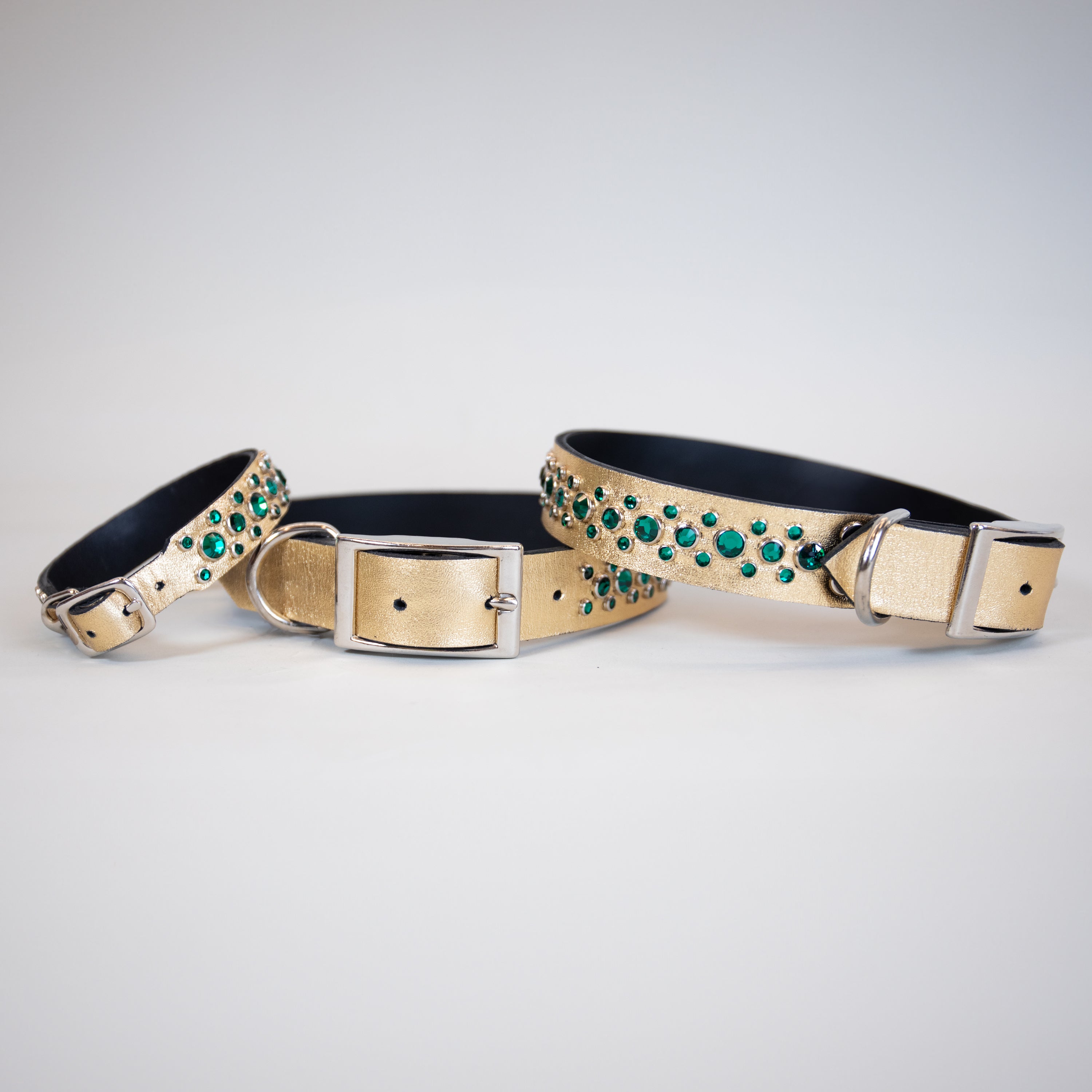 Sultan gold dog collar with green gems