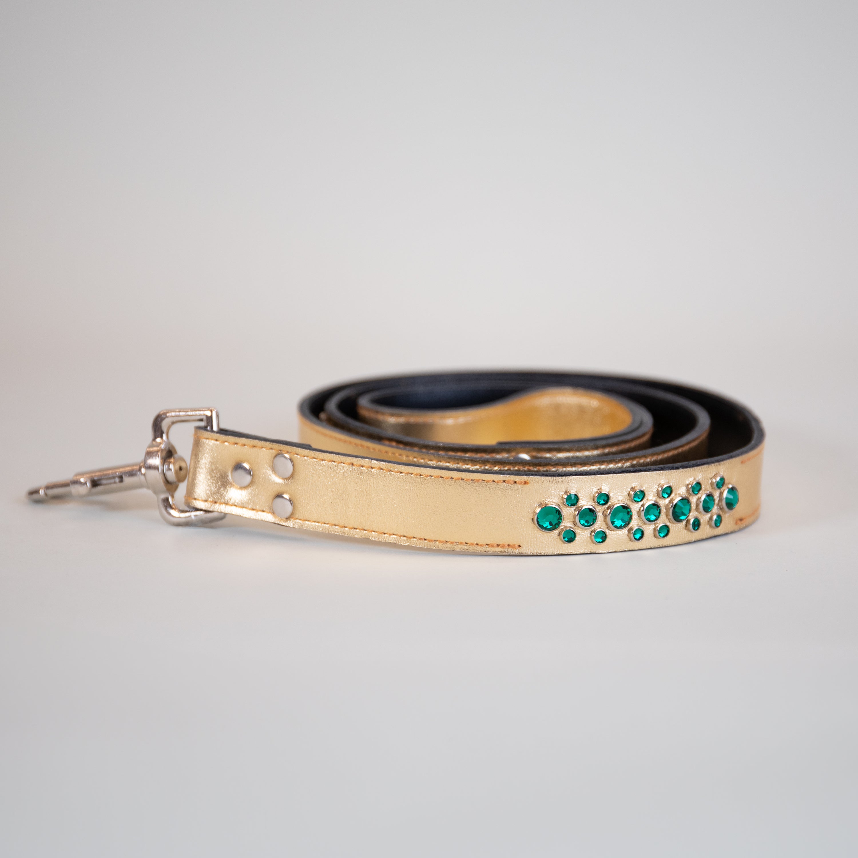 Gold leather leash in Sultan